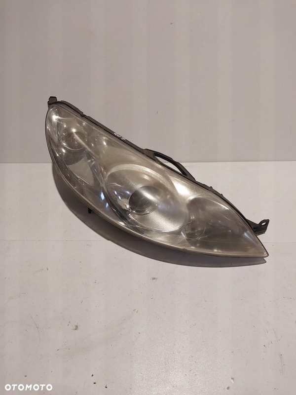 Peugeot 407 prawa lampa przednia przód reflektor prawy soczewka