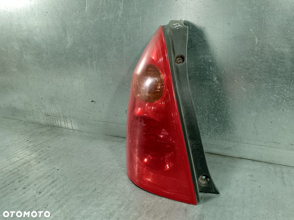 LAMPA TYLNA LEWA NISSAN PRIMERA P12 ( 03-07 ) KOMBI - 4