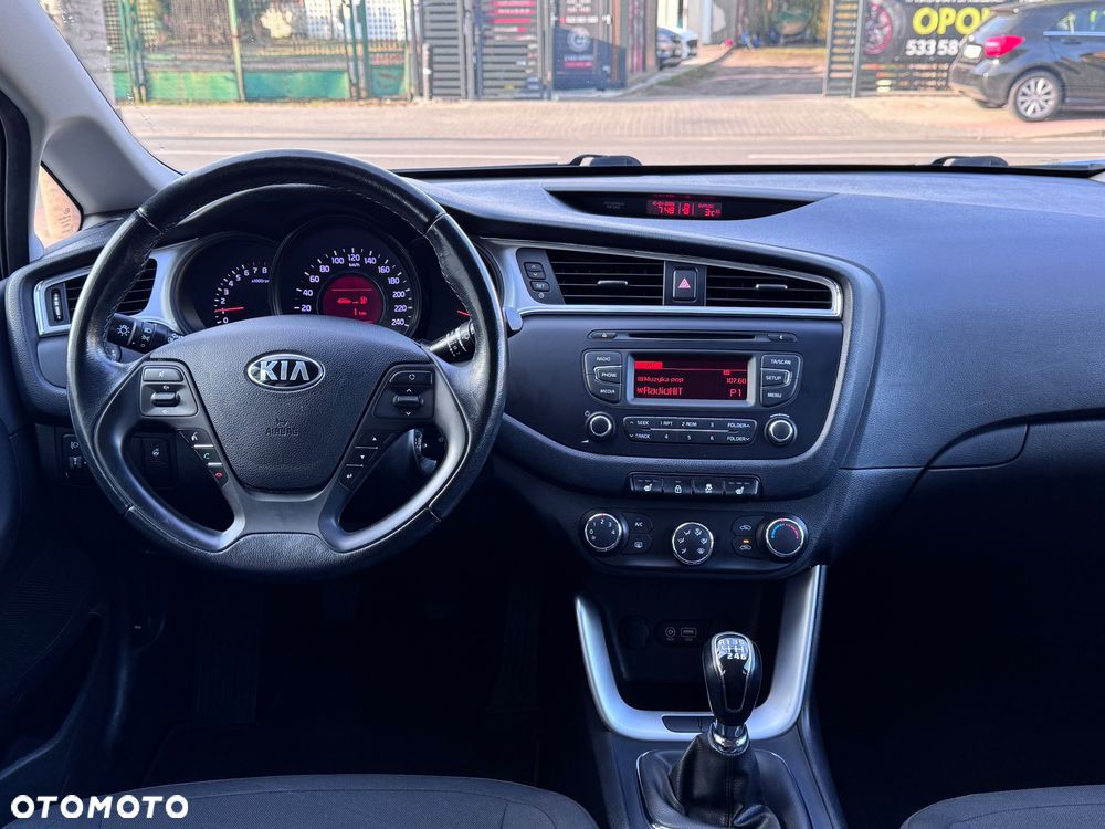 Kia Ceed 1.6 GDI ISG Dream-Team Edition - 30