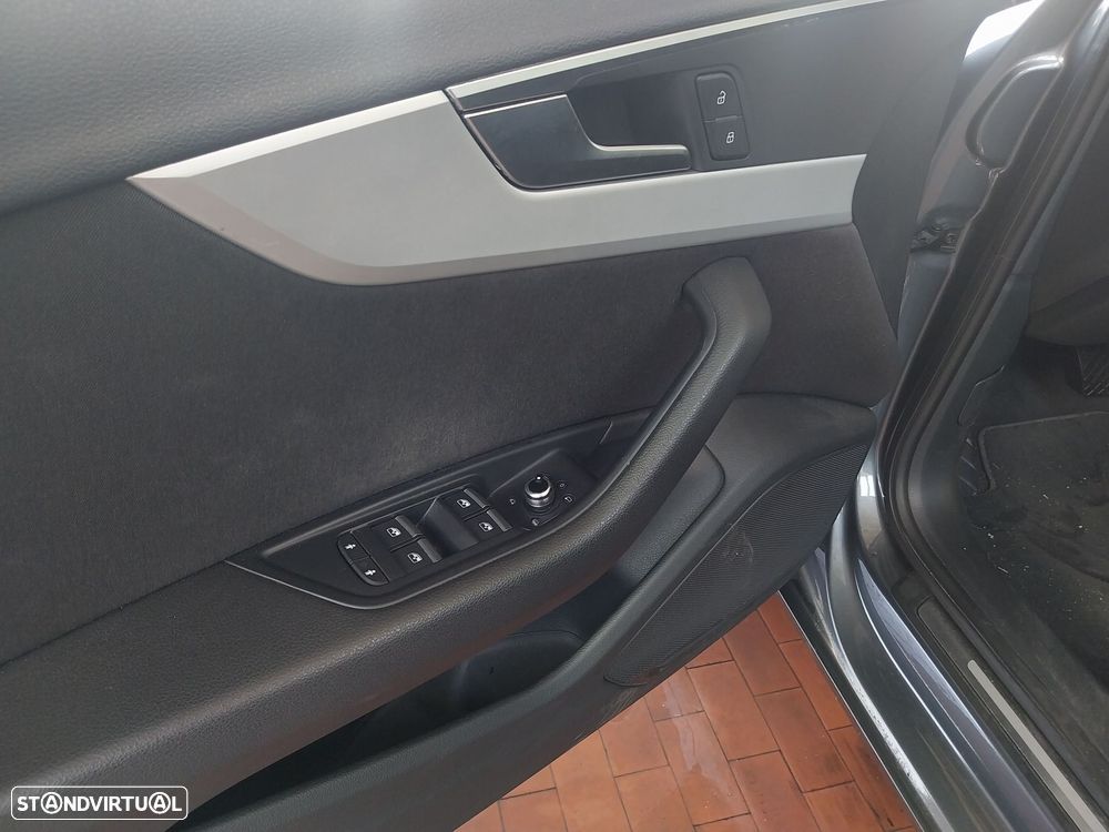 Audi A4 Avant 2.0 TDI S tronic - 4