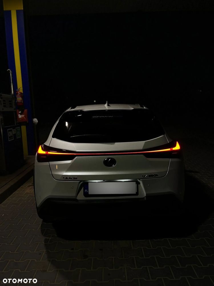 Lexus UX - 10