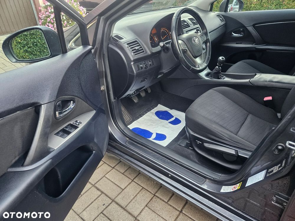 Toyota Avensis - 10