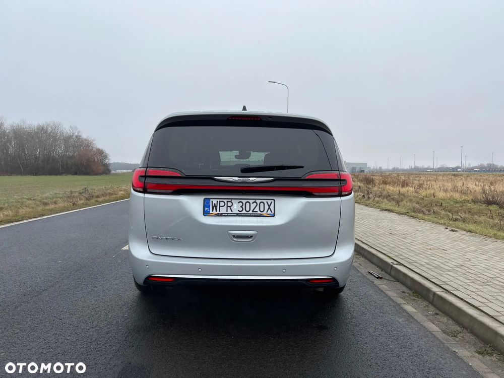 Chrysler Pacifica - 5