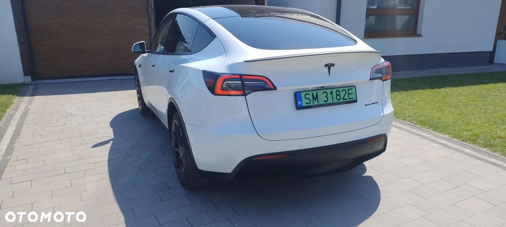 Tesla Model Y Long Range AWD - 4