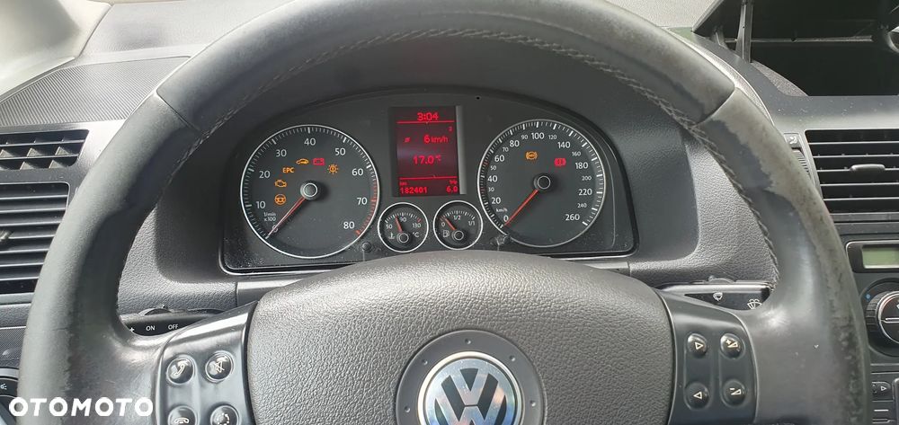 Volkswagen Touran 2.0 FSI Highline - 13