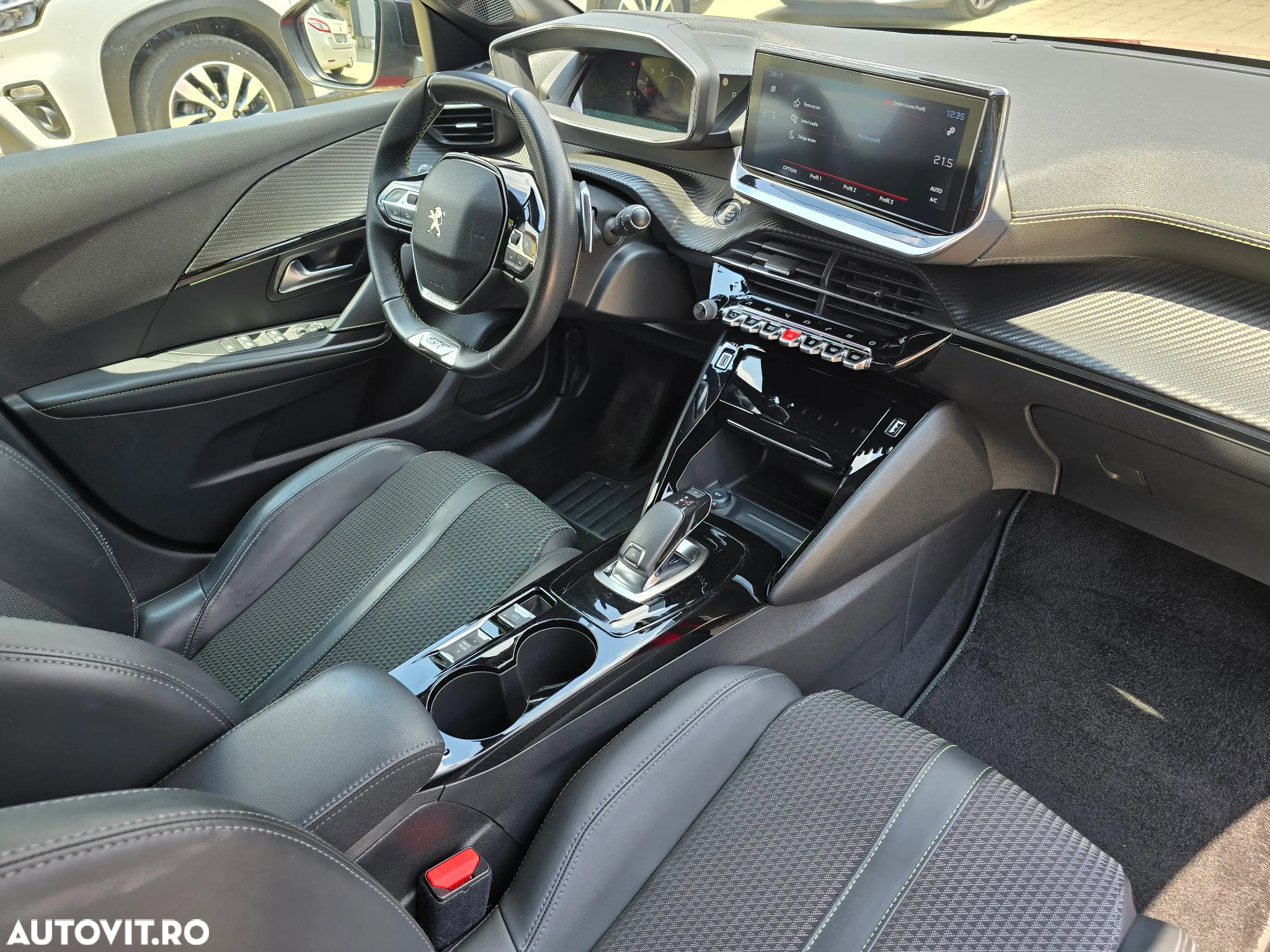 Peugeot 208 1.2 L PureTech STT EAT8 GT Line - 27