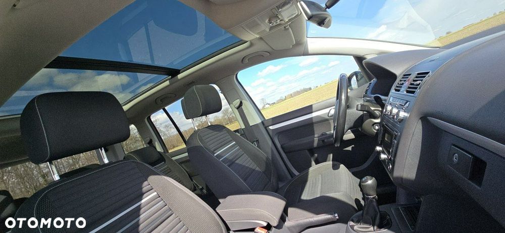 Volkswagen Touran - 15