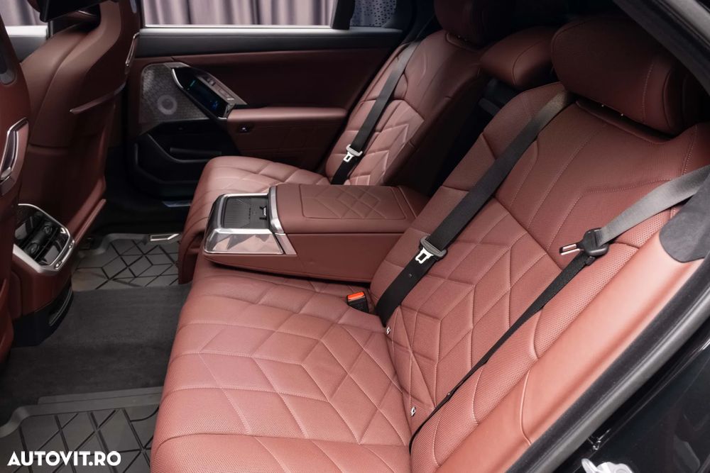 BMW Seria 7 - 35