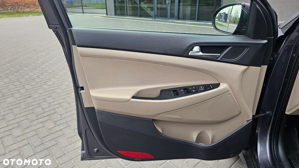 Hyundai Tucson blue 1.6 GDi 2WD Navi - 19