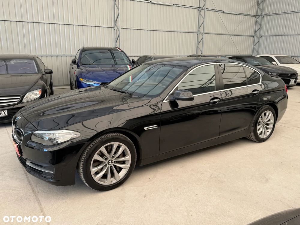 BMW Seria 5 525d xDrive - 11