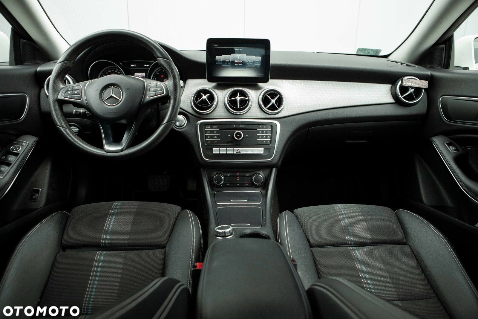 Mercedes-Benz CLA 180 7G-DCT - 24