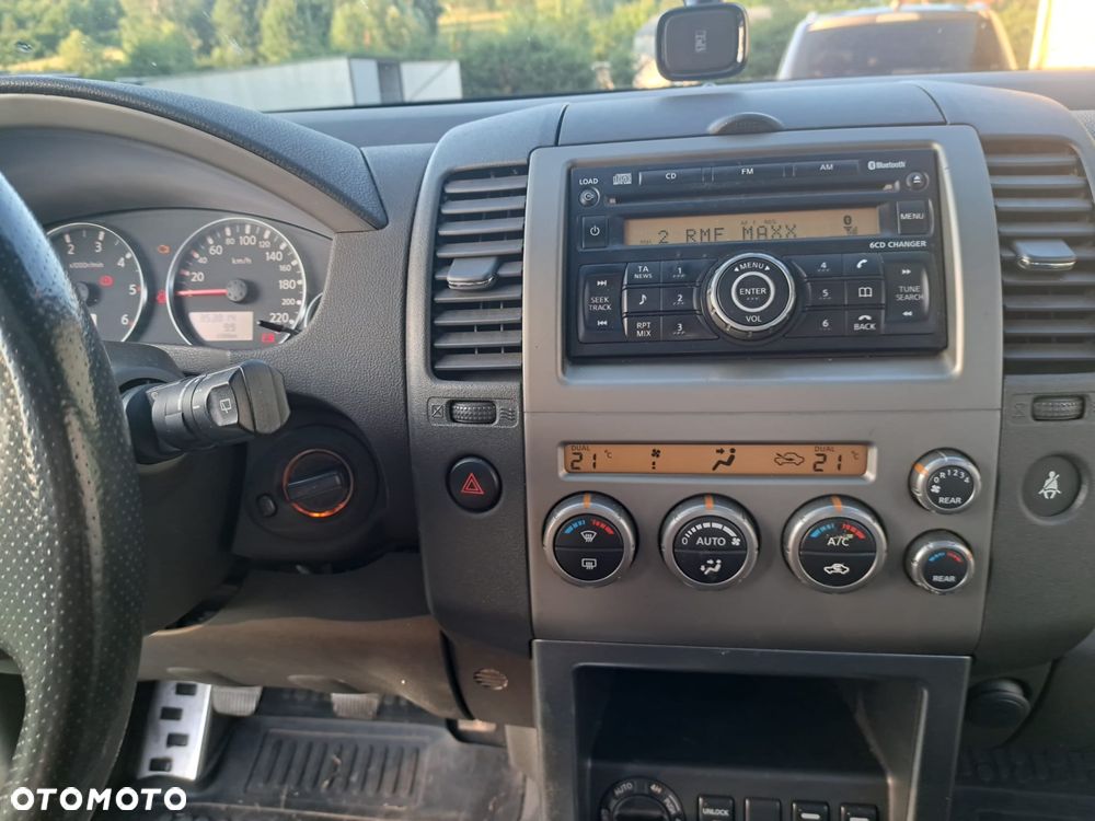 Nissan Pathfinder 2.5 D LE - 12