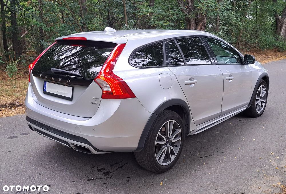Volvo V60 Cross Country T5 AWD Geartronic Summum - 4