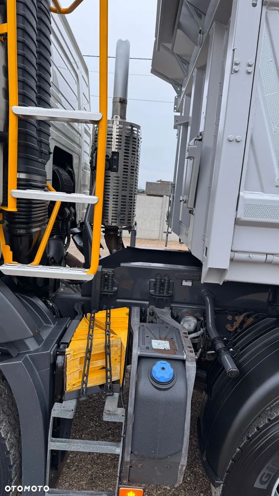 Volvo FMX 410  8X4 - 32