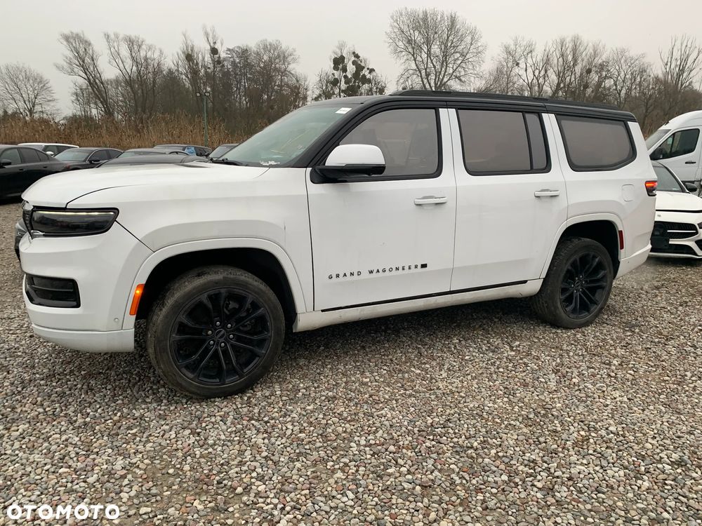 Jeep Grand Wagoneer - 9