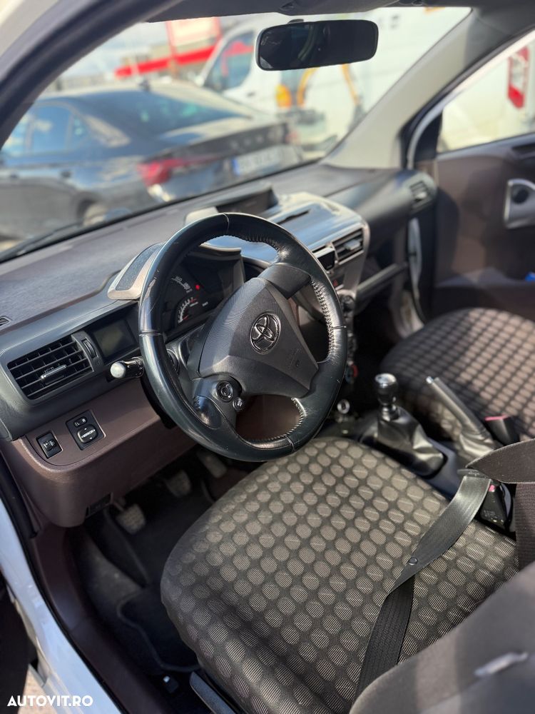 Toyota iQ 1.0 - 4