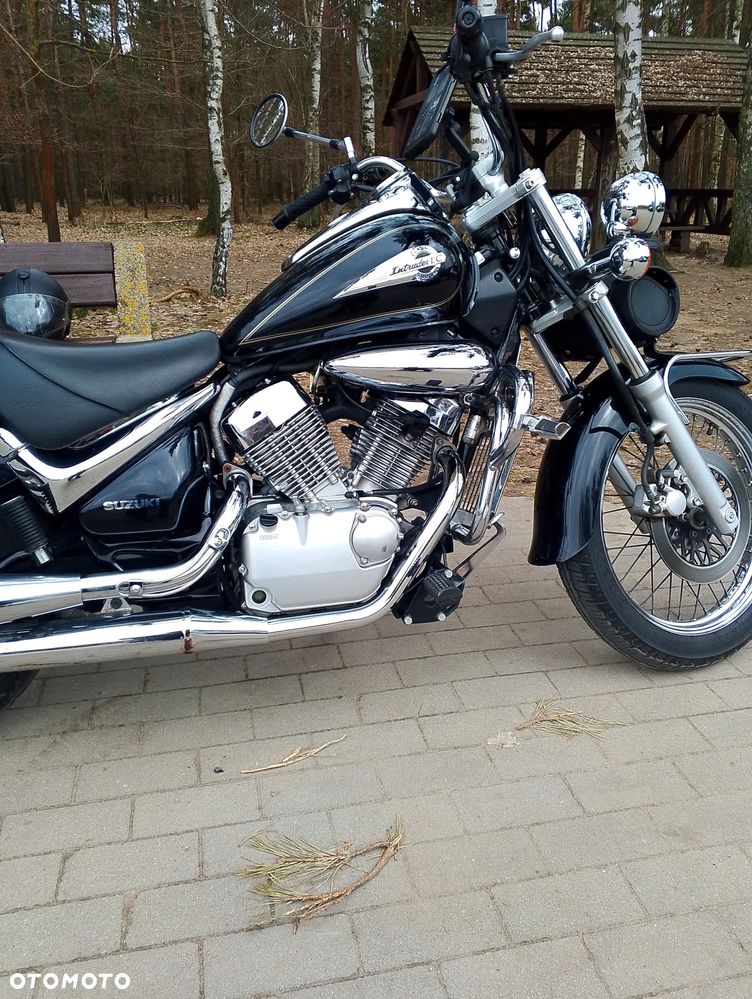 Suzuki Intruder - 1