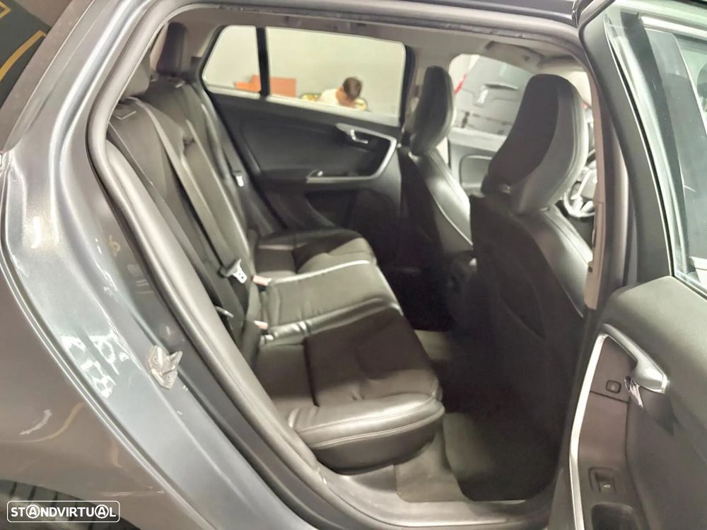 Volvo V60 2.0 D2 Summum Geartronic - 10