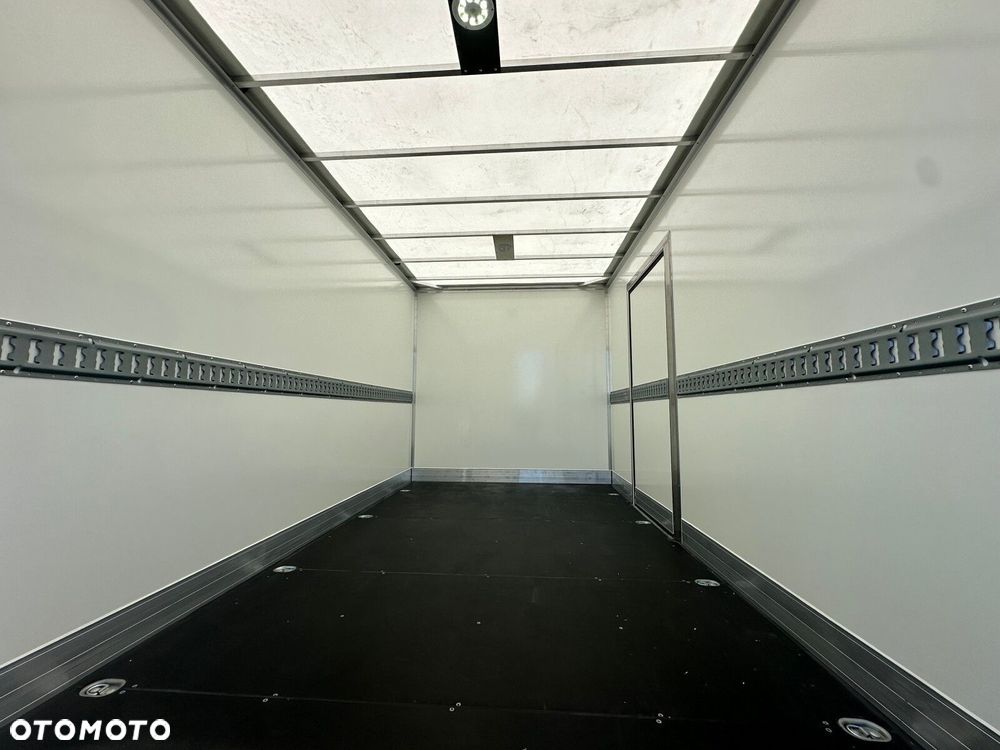 Volkswagen Crafter Podwozie z pojedynczą kabiną silnik: 2,0 l EURO VI SCR 163 KM / skrzynia biegów: Przedni napęd automatyczna 8-biegowa rozstaw osi: 4490 mm - 21