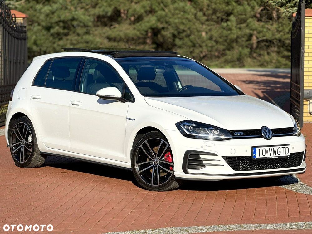 Volkswagen Golf - 2
