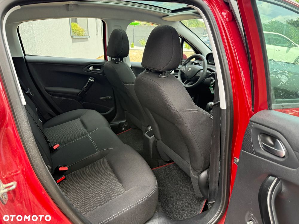 Peugeot 208 - 14
