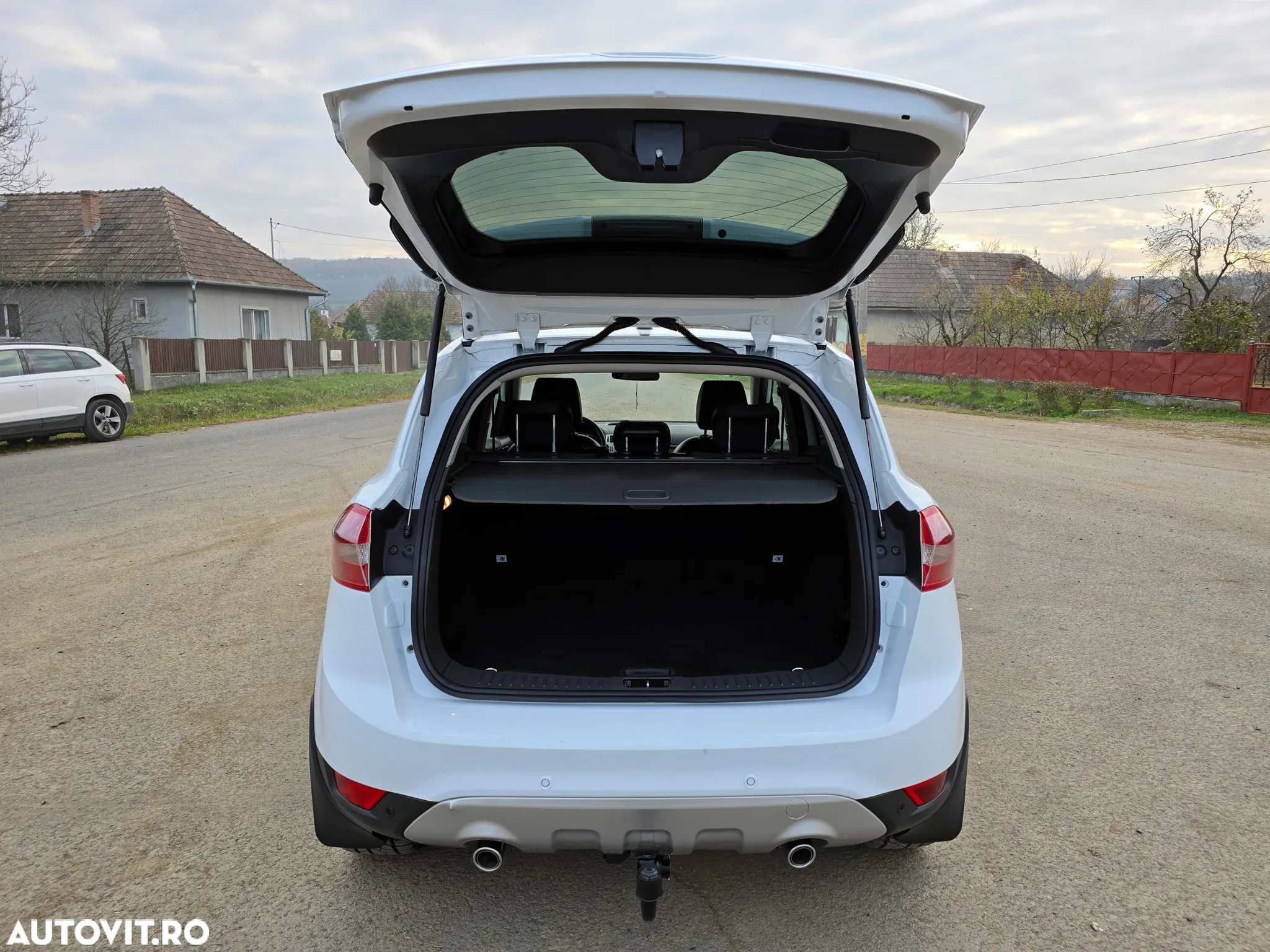 Ford Kuga 2.0 TDCi 2x4 Titanium - 30