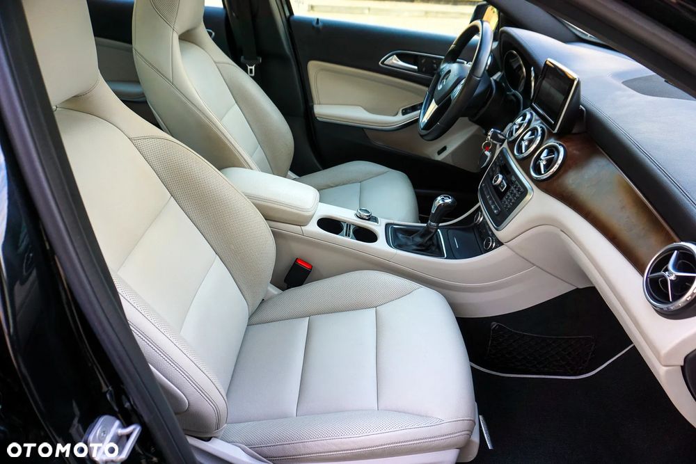 Mercedes-Benz GLA 200 Activity Edition - 5