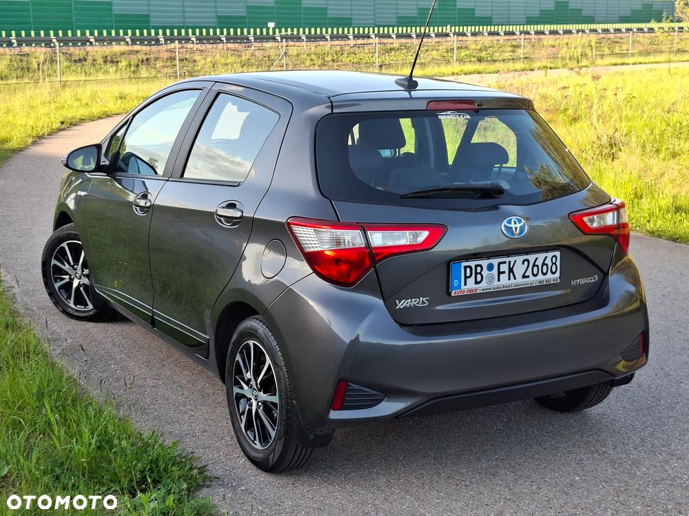 Toyota Yaris Hybrid 100 Active EU6 - 11
