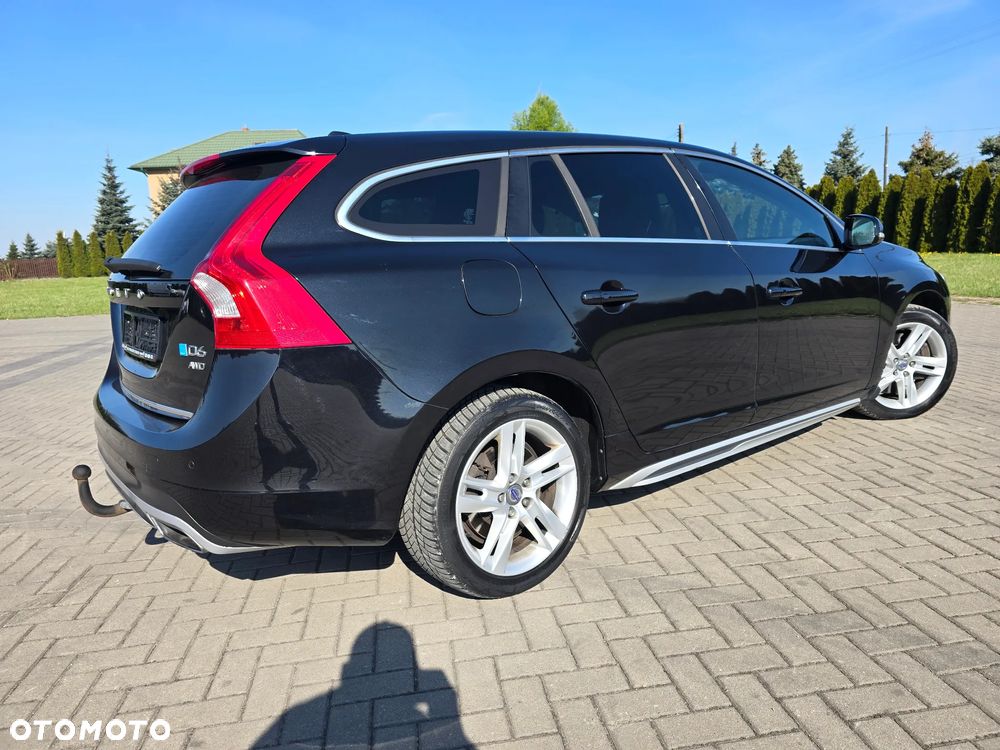 Volvo V60 D6 AWD Plug-in Hybrid R-Design Summum - 11