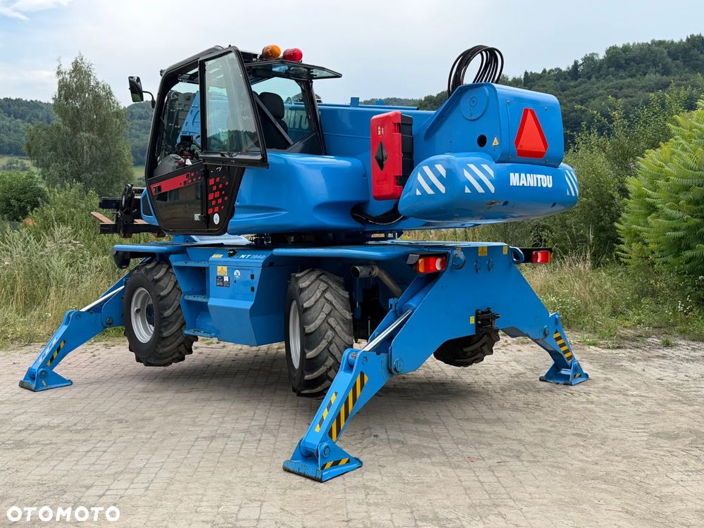 Manitou MRT 1840 Ładowarka Teleskopowa Obrotowa ROTO Dźwig Zwyżka 18 metrów wysuw. 4 tony Udźwig! Maszyna nie różni się od Nowej z Salonu! 2022rok, 1600 mtg.  Pilot zdalnego sterowania! Widły.  Aktualna DEKRA 2027 rok. skręt 4 koła KRAB. Auto-poziomowanie! małe gabaryty maszyny. Mała waga a potężny zasięg i udzwig! Pełna Dokumentacja do maszyny z serwisów CE itd! Maszyna po wszystkich Możliwych serwisach do 2027 roku. Wielka okazja. Ładowarka sprowadzona z Norwegii. Pracowała sporadycznie i lekko w urzędzie miejskim! Zerowe zużycie! - 35