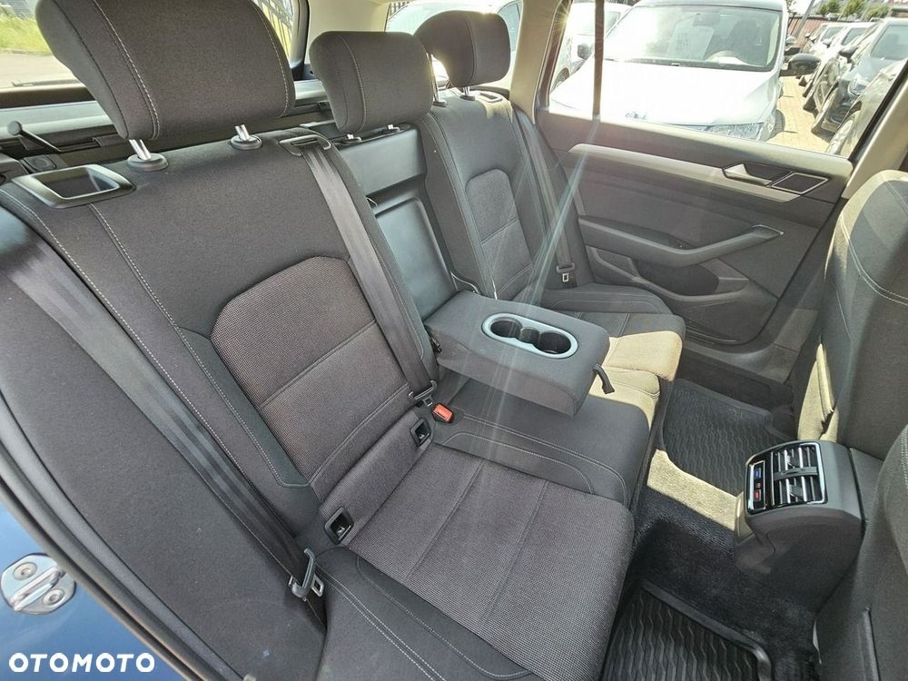 Volkswagen Passat - 20