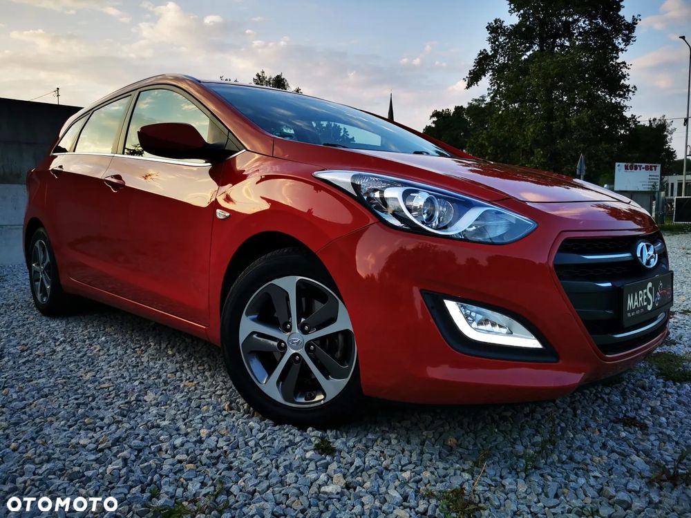 Hyundai i30 blue Kombi 1.6 GDi YES Gold - 25