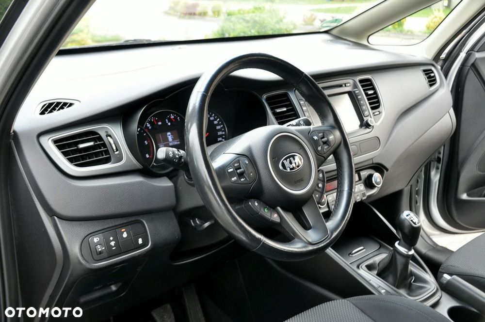 Kia Carens - 23