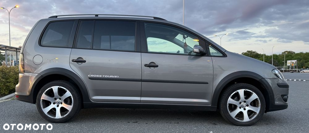 Volkswagen Touran 1.4 TSI Cross - 5
