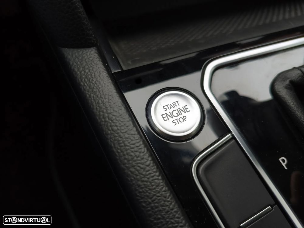 VW Passat Variant 1.6 TDI Business DSG - 19