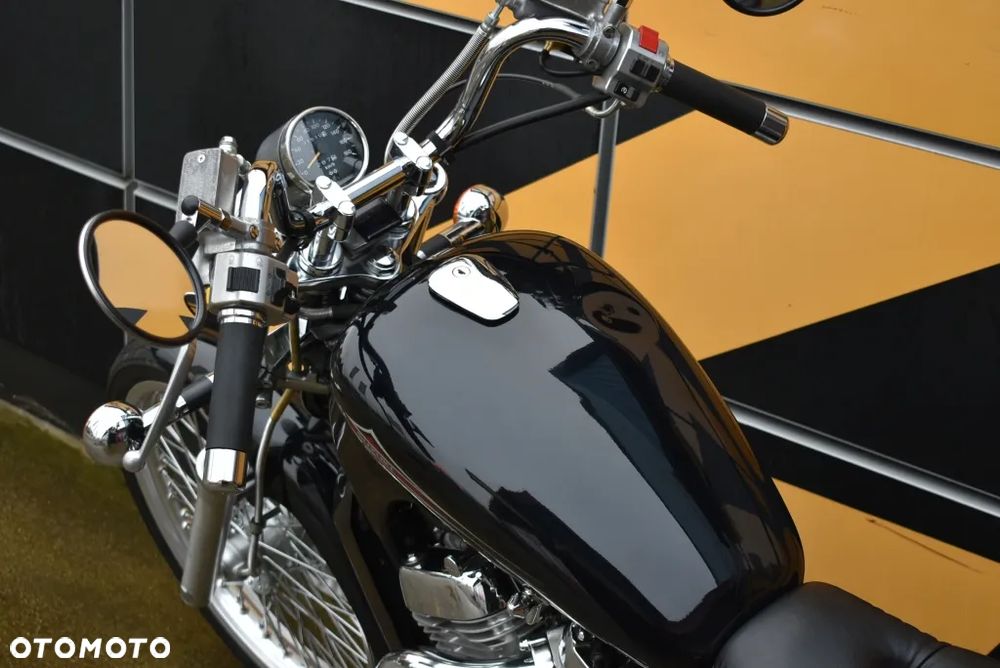 Suzuki Intruder - 12