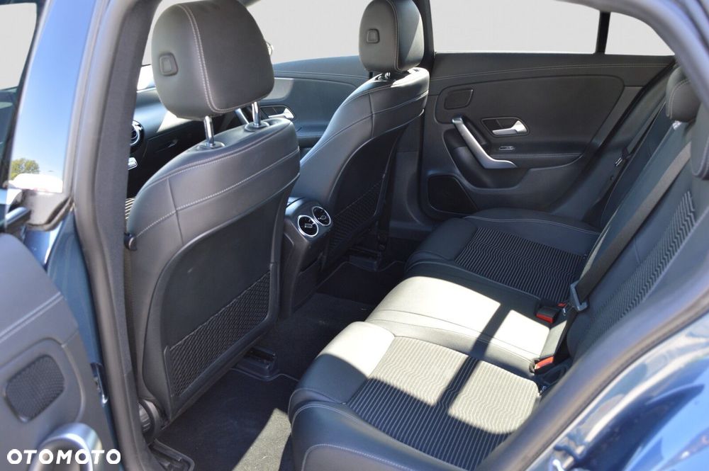 Mercedes-Benz CLA 180 Progressive 7G-DCT - 15