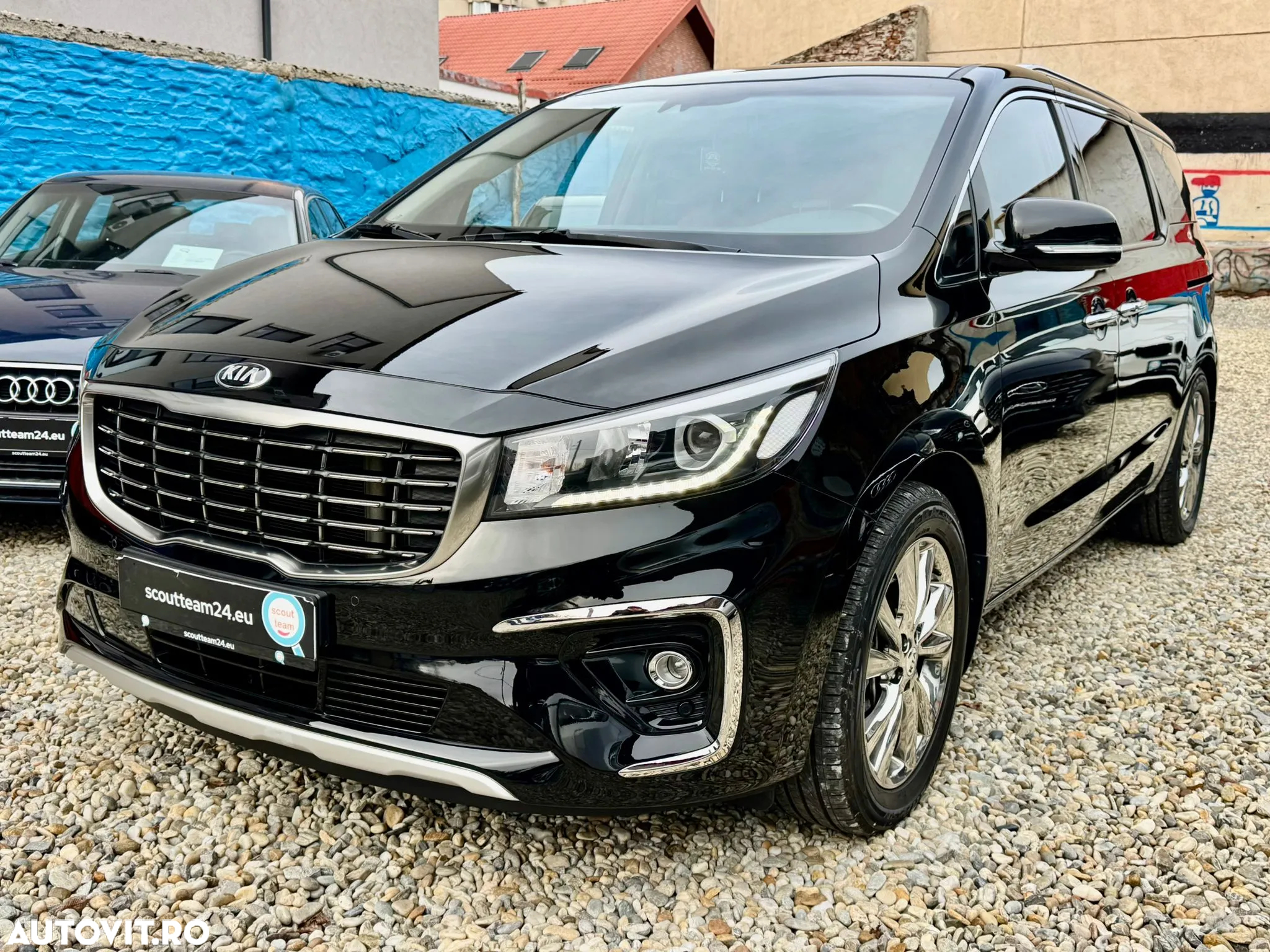 Kia Carnival - 4