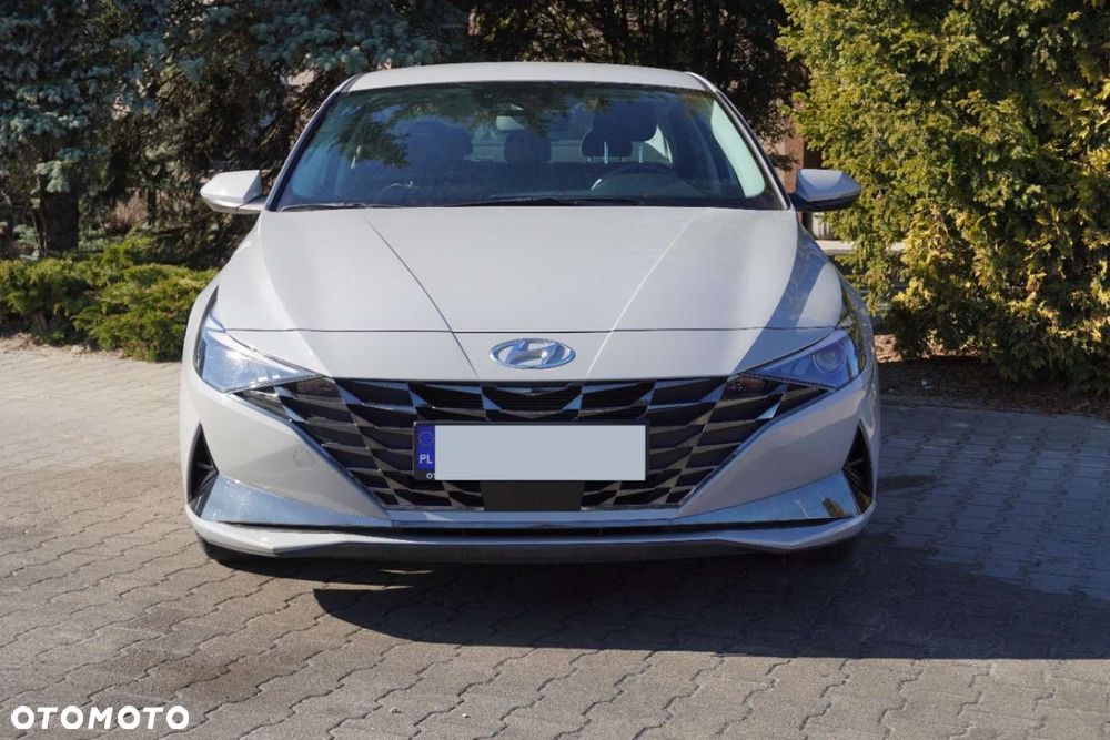 Hyundai Elantra - 2