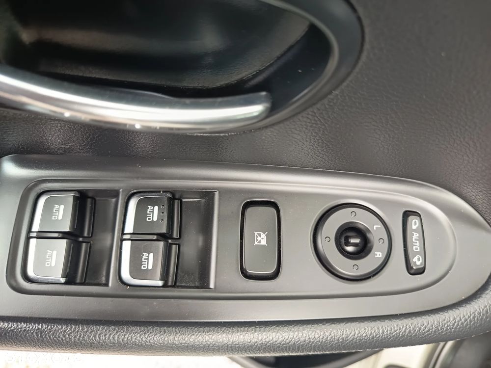 Kia Carens 1.6 GDI Dream-Team Edition - 28