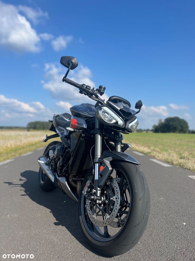 Triumph Street Triple - 1