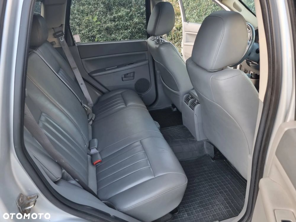 Jeep Grand Cherokee - 12