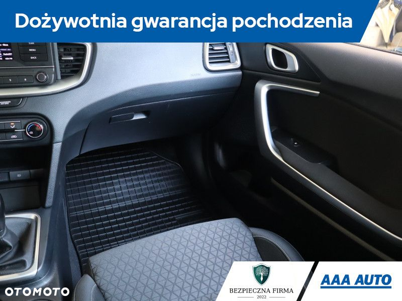Kia Ceed - 9