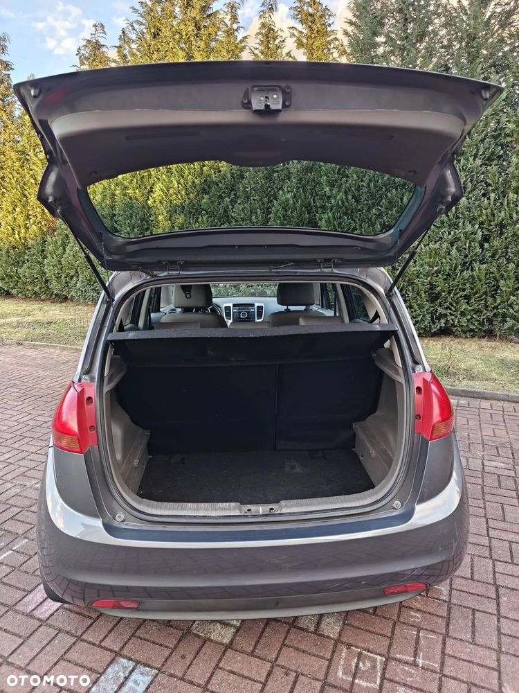 Kia Venga - 16
