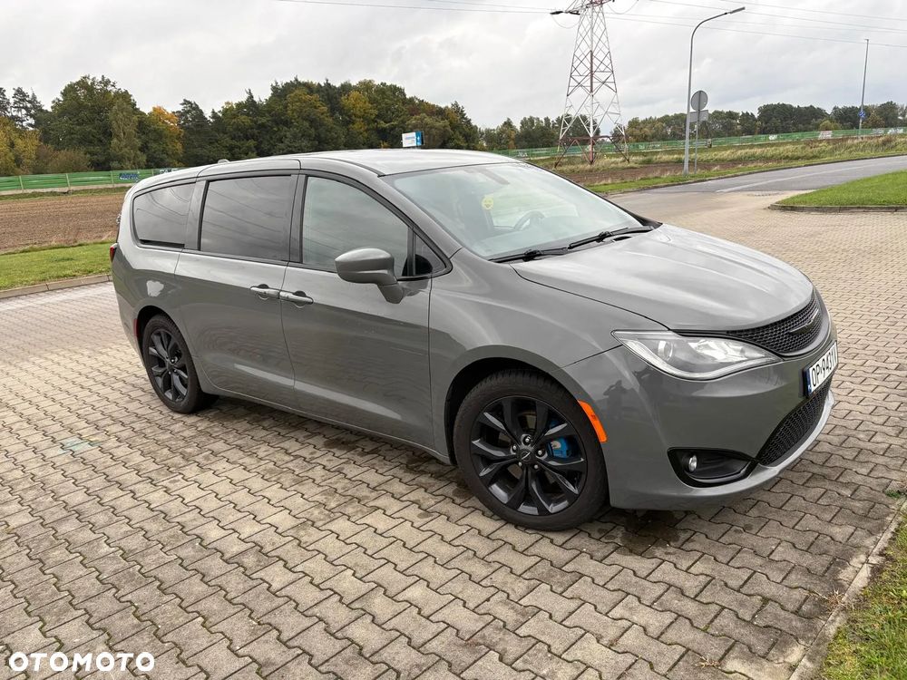 Chrysler Pacifica - 3