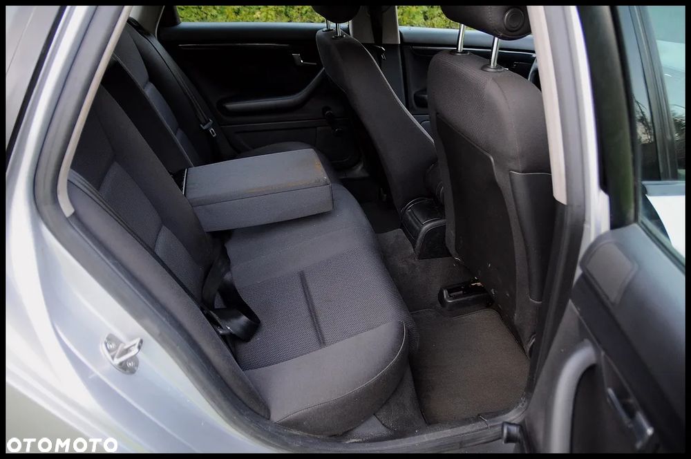 Audi A4 Limousine - 8