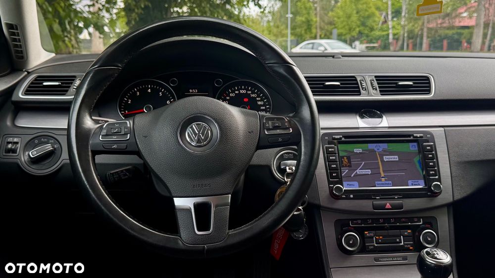 Volkswagen Passat 1.8 TSI Exclusive - 31