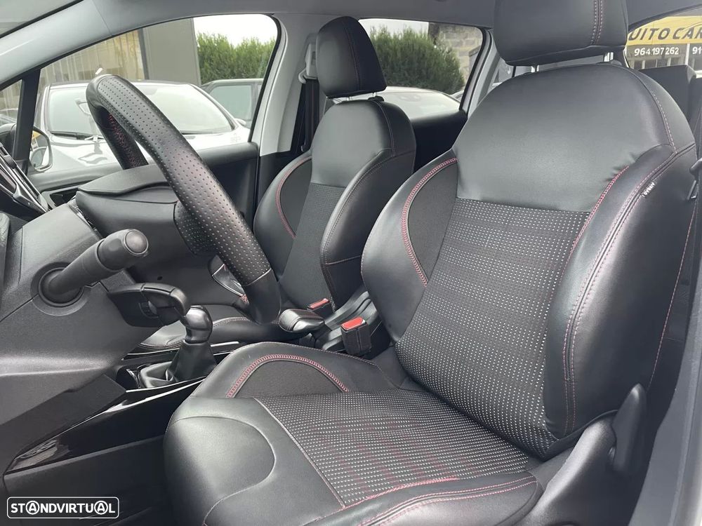 Peugeot 2008 1.2 PureTech GT Line - 12