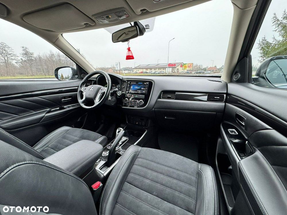 Mitsubishi Outlander - 27