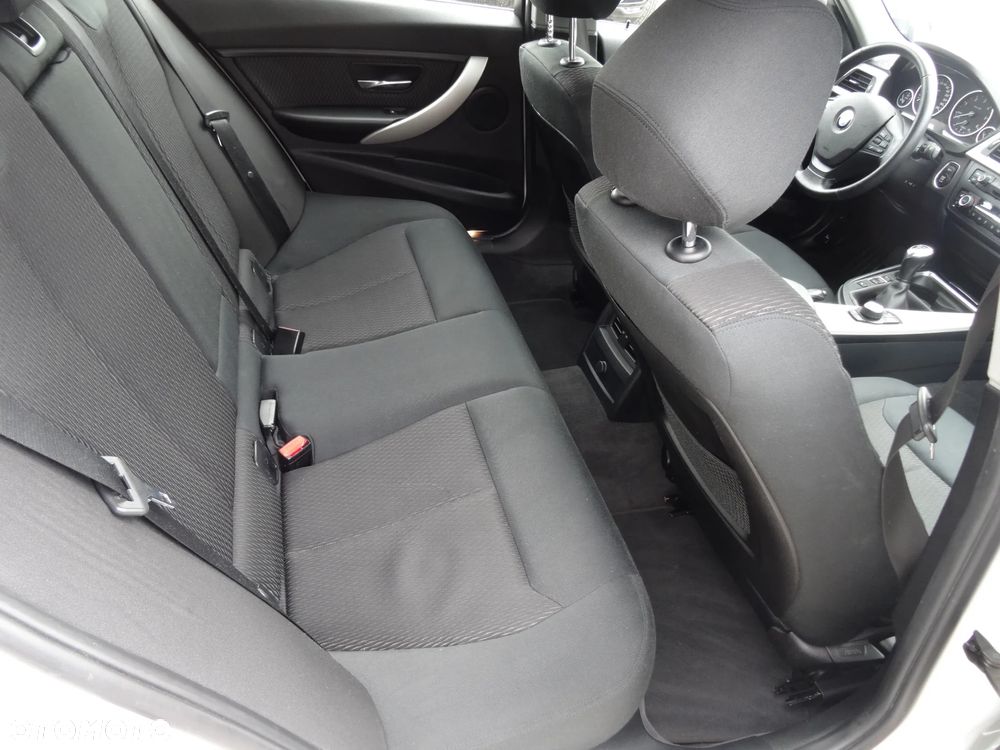 BMW Seria 3 318d - 15